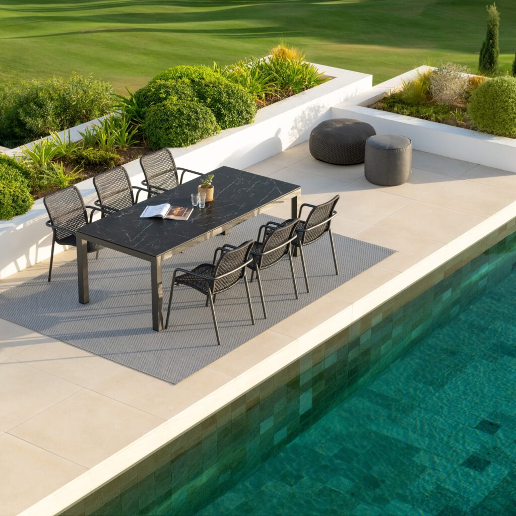 Table YUMA & Chaises de jardin empilable DURHAM Table YUMA & Chaises de jardin empilable DURHAM
